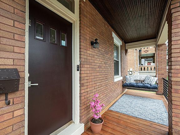 4th image of 3717 Lovell Ave