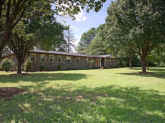 3rd image of 201 Duckworth Dr