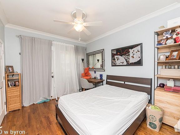 2nd image of 1030 W Byron St #527