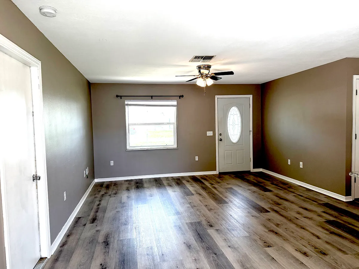 Building Photo - 1215 Gatewood Ave