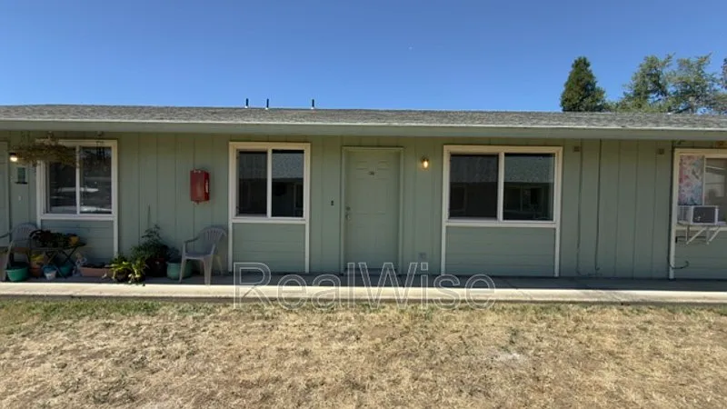 2 bed, 1.0 bath, 800 sqft, $1,000 — Photo 2