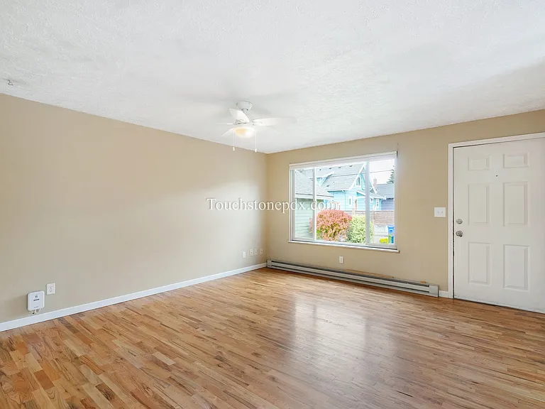 6718 SE Center St — Photo 5