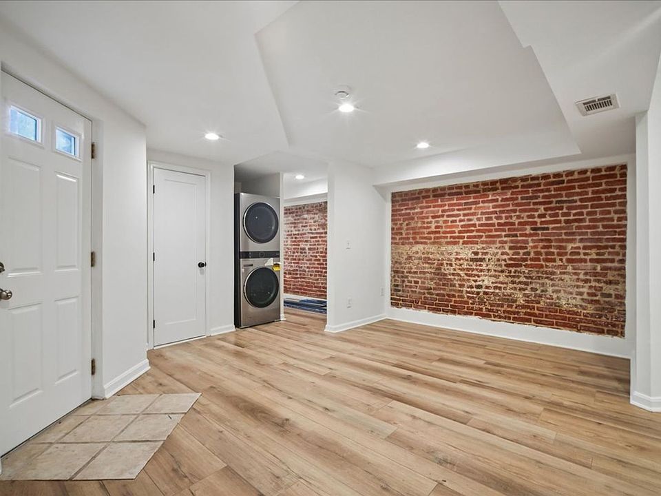 1st image of 3211 11th St NW #2