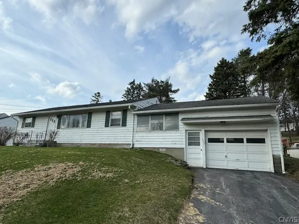 320 Forsythe St, Camillus, NY 13031