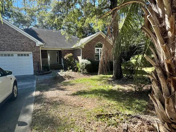 704 Valley Brook Rd, Wilmington, NC 28412