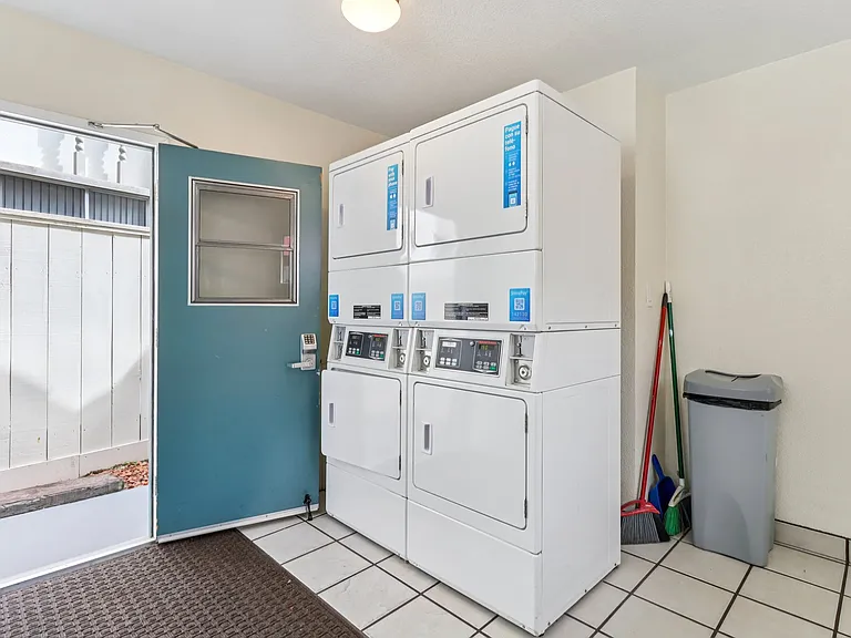 La Jollan Townhomes — Photo 66