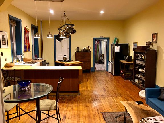 3rd image of 5007 Cedar Ave #1A
