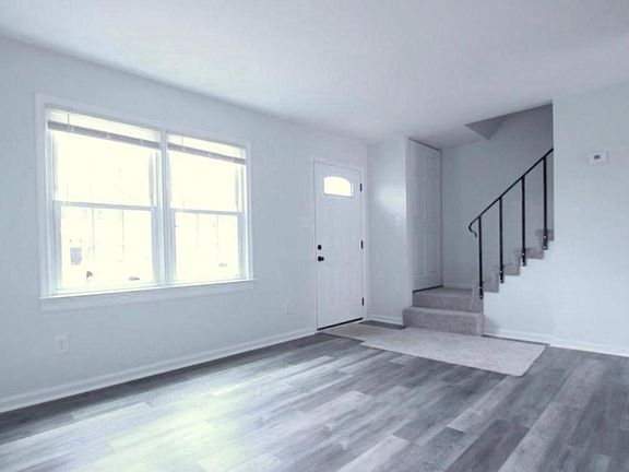 4th image of 603 Denton Cir
