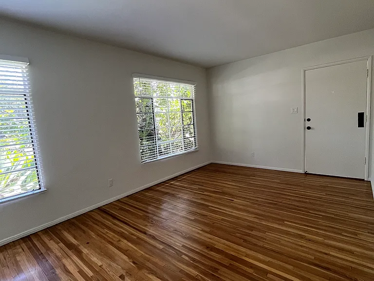 2575 N Lincoln St #2575 — Photo 3