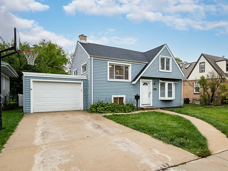235 W Hickory Rd — Photo 2