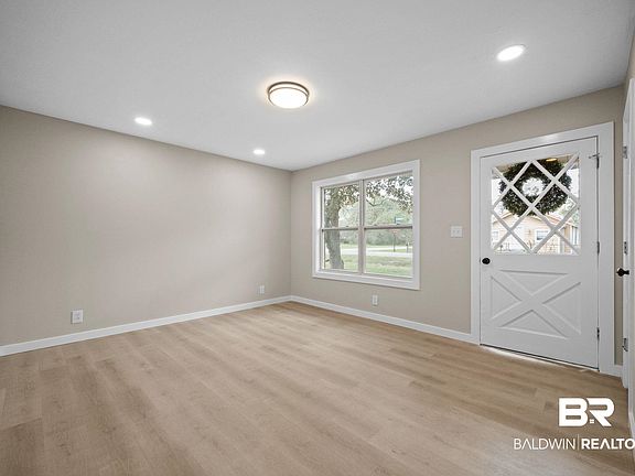 3rd image of 1099 S Walnut St