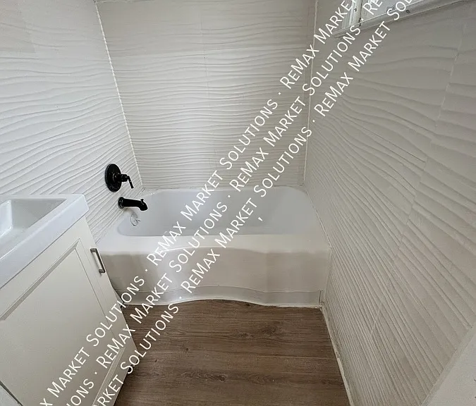 418 W 17th St #2 — Photo 15