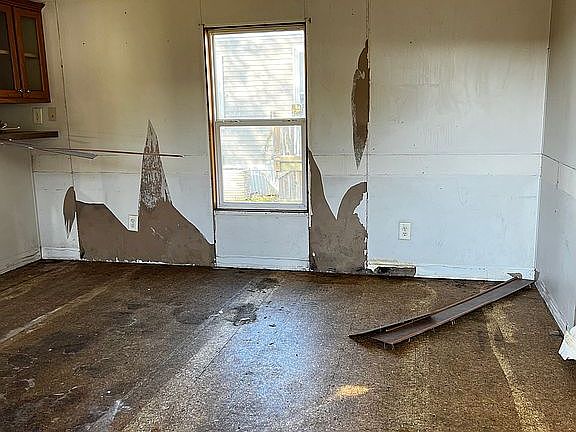 3rd image of 904 21st St