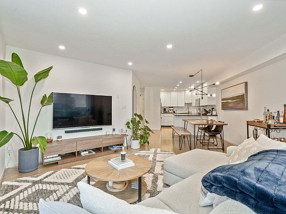4th image of 123 E 6th St #206