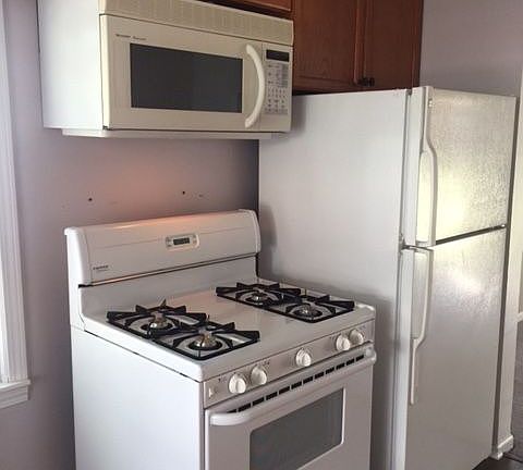 4th image of 21801 Shakespeare Ave