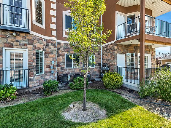 2nd image of 114 E Bella Monte Dr Unit 3