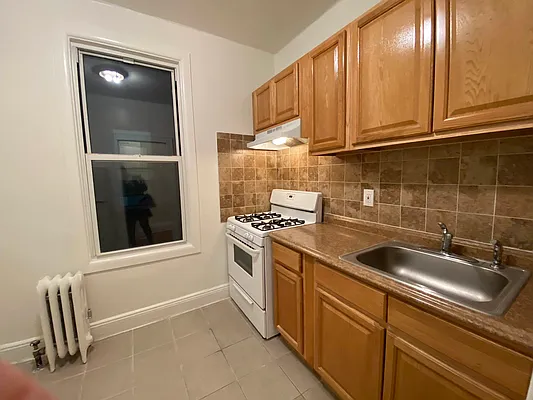 Rented by Amorelli Realty | media 17