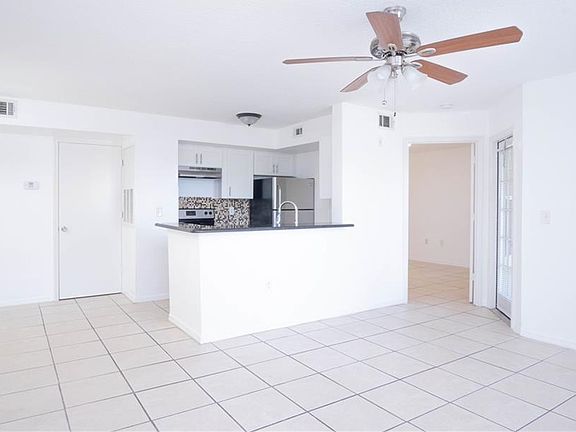 2nd image of 429 Fountainhead Cir Unit 121