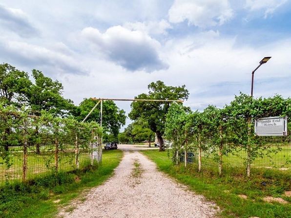 182 Little Ranch Rd, Red Rock, TX 78662