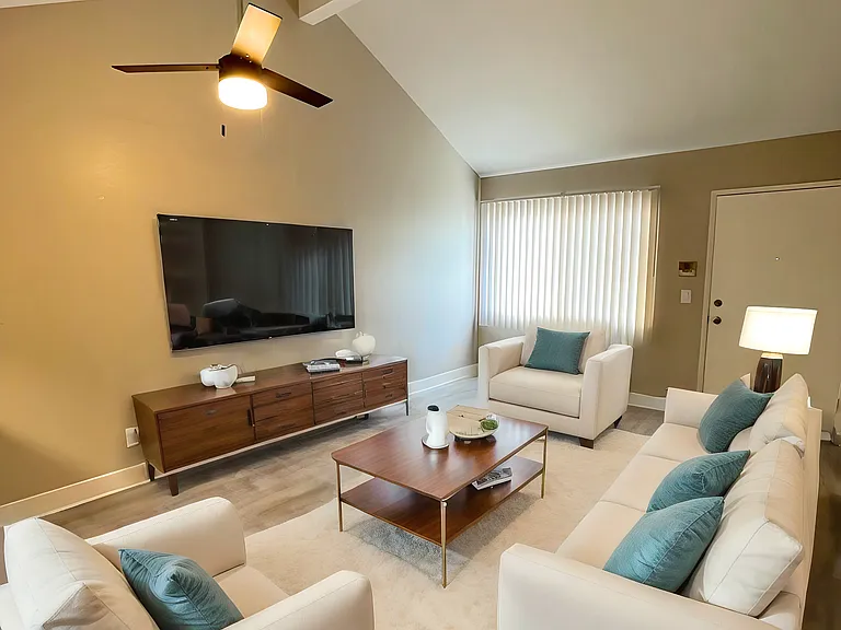 1207 Rose Ave #7 — Photo 1