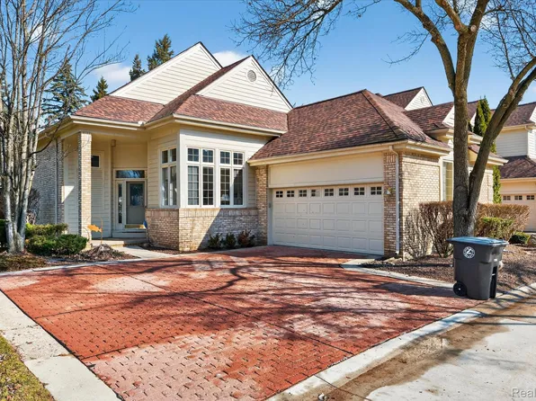 38150 N Vista Dr, Livonia, MI 48152