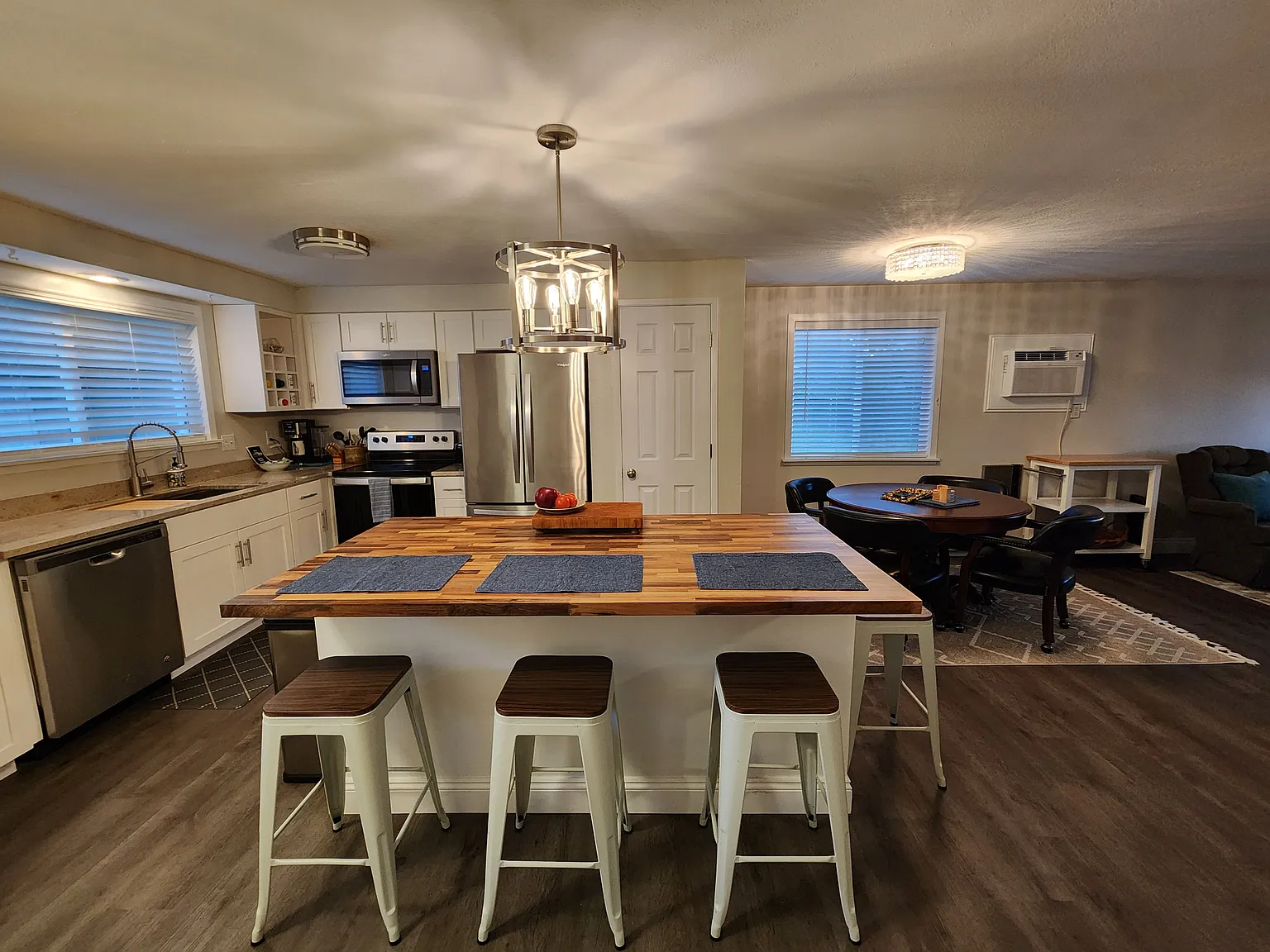 2 bed, 1000 sqft, $1,950 — Photo 1
