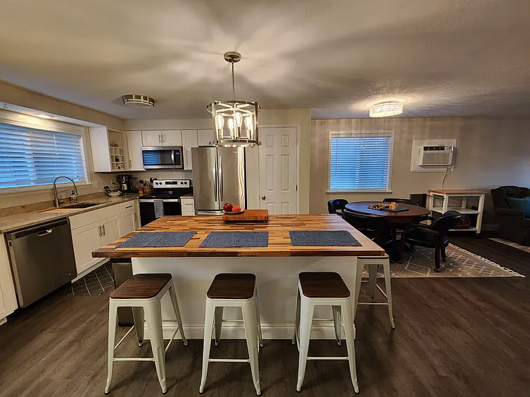 725 Rocky Road Dr — Photo 1