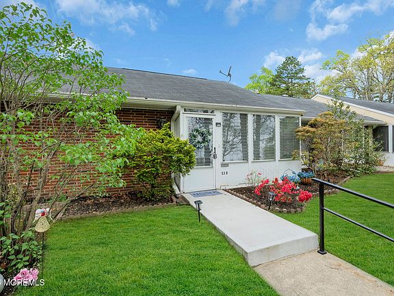 3rd image of 53 Cambridge Court #B