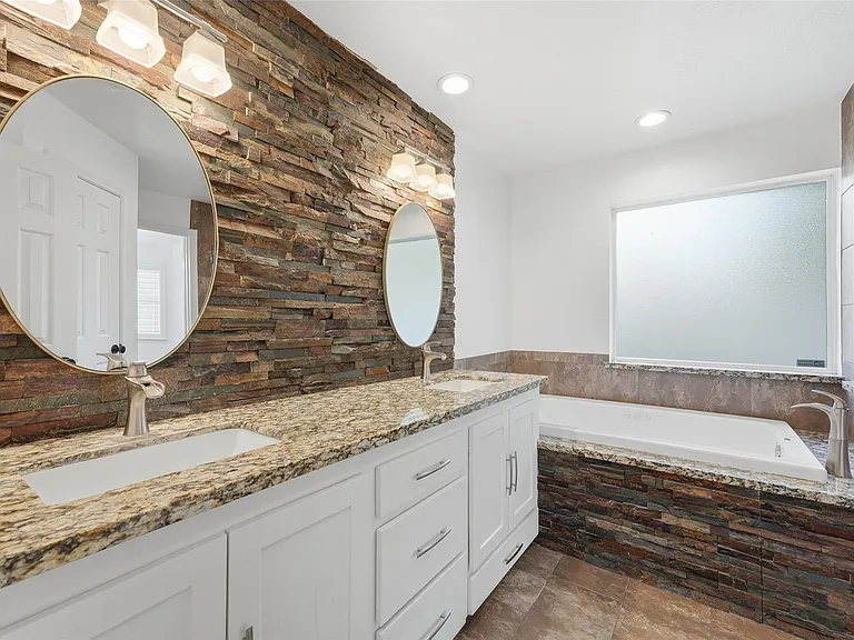 5362 Kyla Cir — Photo 32