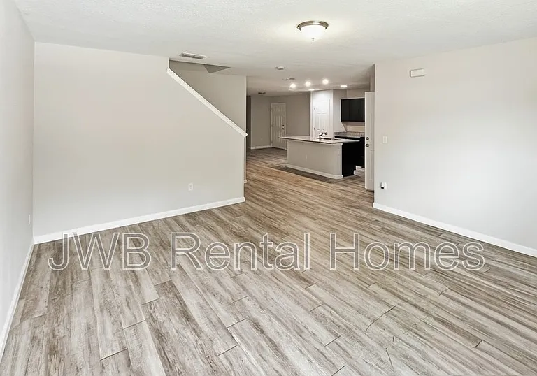1209 Ellis Rd S — Photo 5