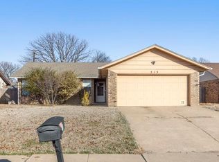213 Warwick Rd, Ponca City, OK 74601