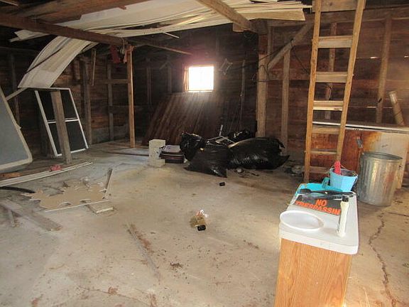 4th image of 396 Houlton Road