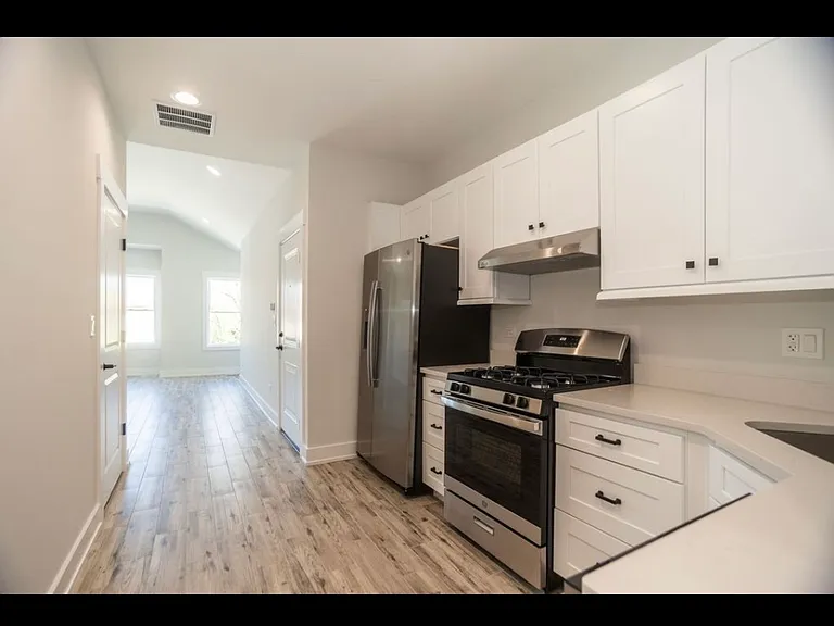5754 N Elston Ave #2 — Photo 5