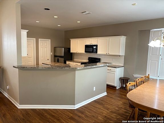 5th image of 2730 Lakehills