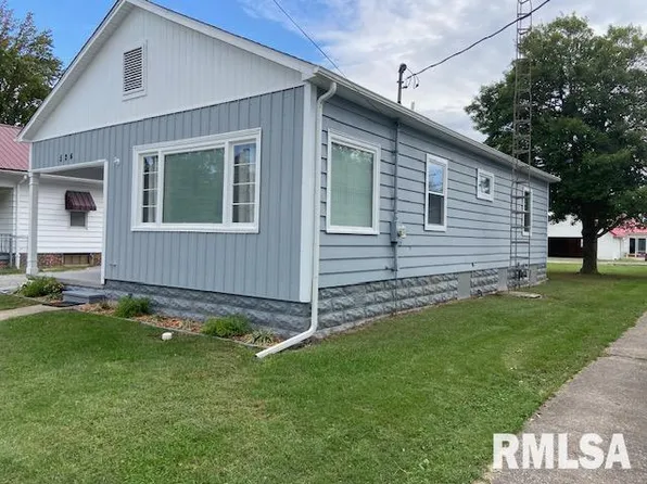 526 E Smith St, Benton, IL 62812