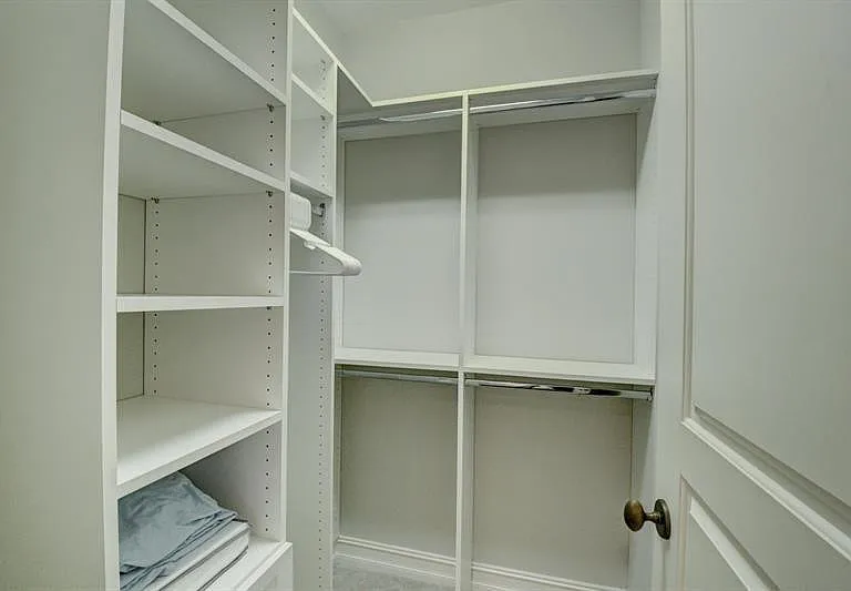 306 E Mallory Cir — Photo 25