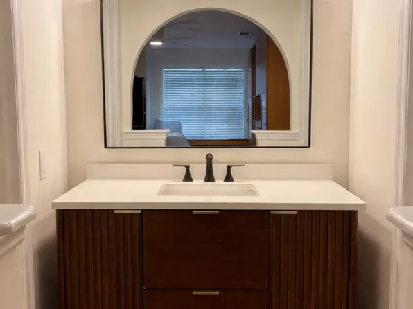 5818 Inman Park Cir #910, Rockville, MD 20852