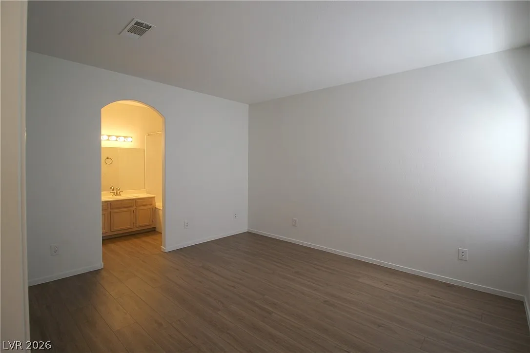 1 bed, 1.0 bath, 853 sqft, $1,350 — Photo 4