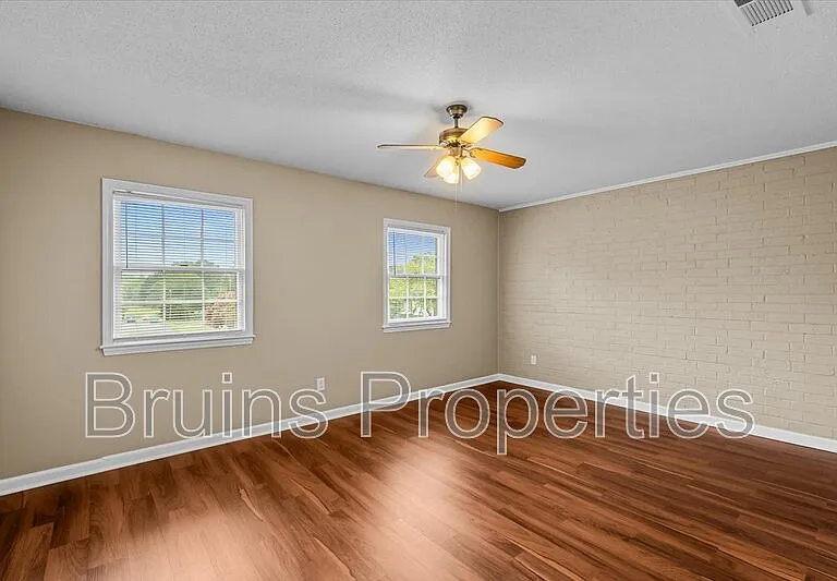 1825 Johnson St E #1 — Photo 12