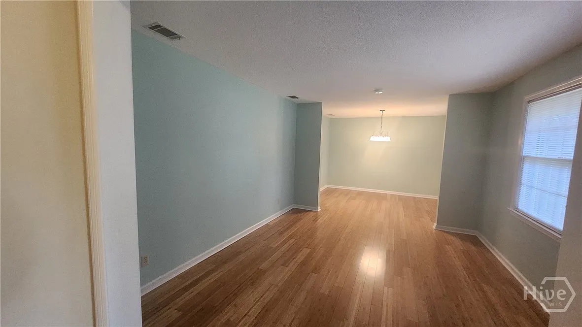 3 bed, 2.0 bath, 1756 sqft, $2,900 — Photo 4