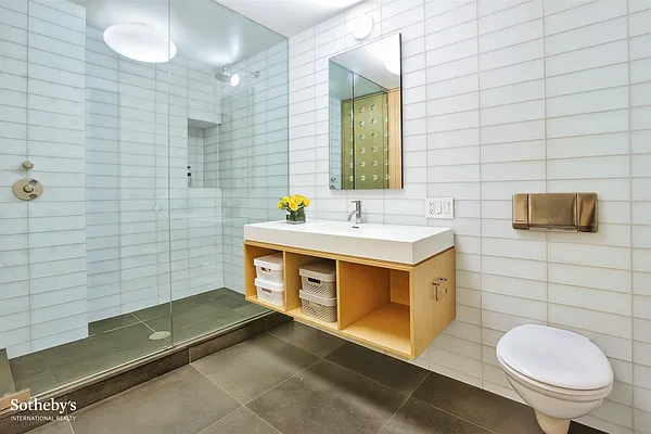 Sold by Sotheby's International Realty | media 35