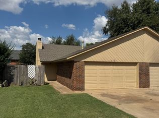 111 NE 21st St, Moore, OK 73160