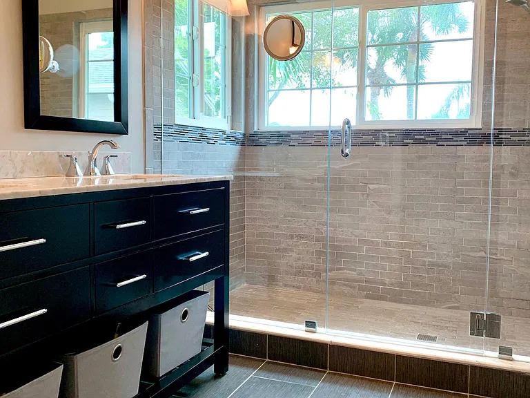 spacious bathroom and shower with jets system