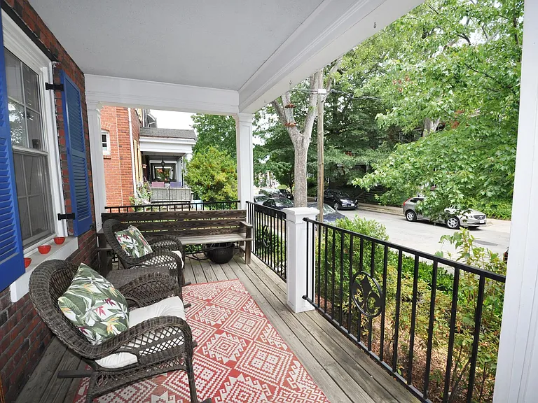 516 N Sheppard St — Photo 2