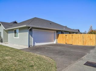 206 SE Grandview Ave, Grants Pass, OR 97527