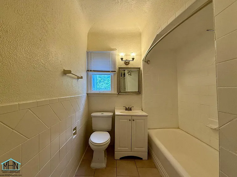 1346 Fulton Ave — Photo 12