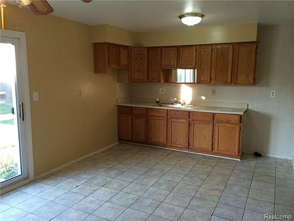 5th image of 8111 Bristol St #177