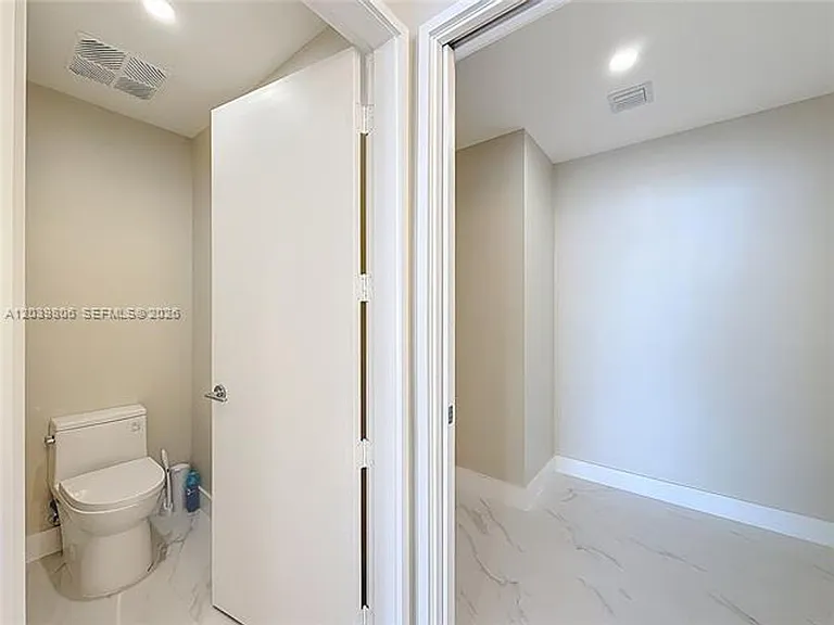 700 NE 24th St #4904 — Photo 20