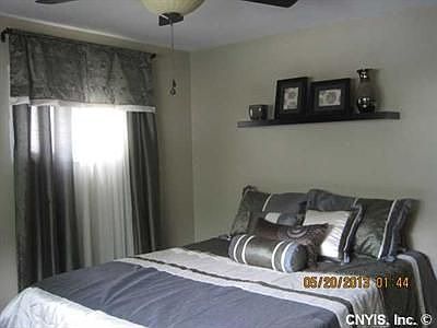 4th image of 221 Armstrong Pl
