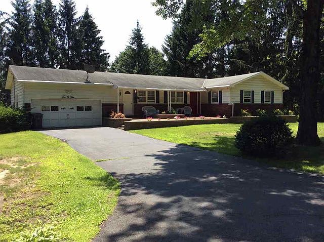 1st image of 25 Robin Ln